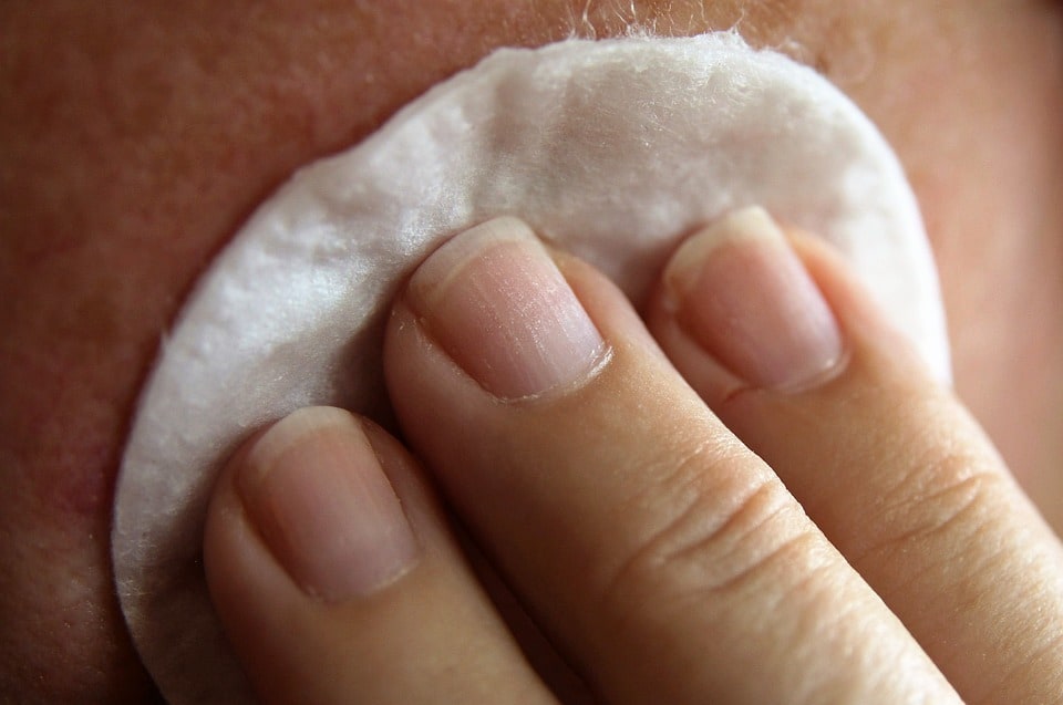 Quelle lotion tonique choisir selon son type de peau ?